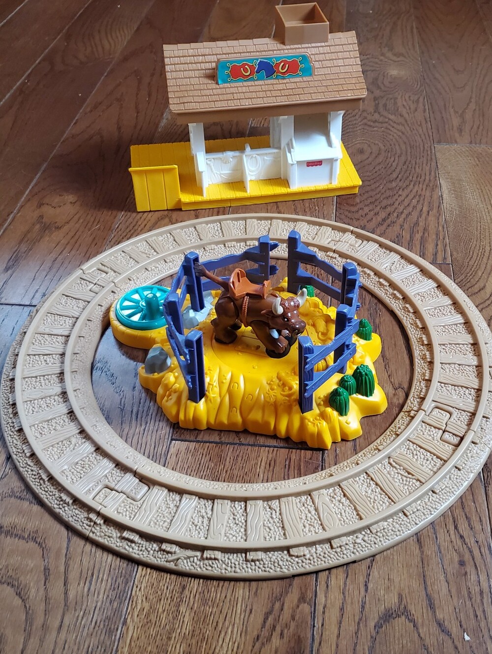 Fisher Price GeoTrax Rope & Ride Ranch With Extra Tracks - Picture 2 of 6